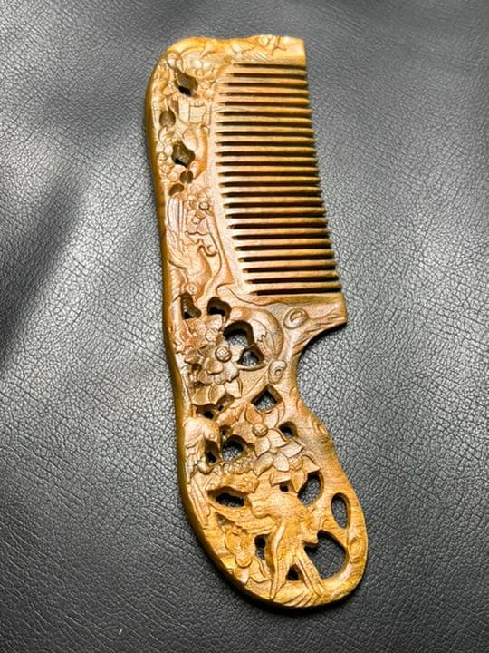 072534  高品質　檀木櫛　花鳥彫り56＊178ミリ