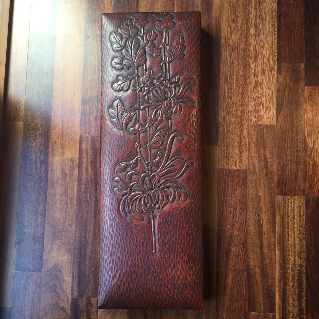 鎌倉彫の箱、菊彫刻施し