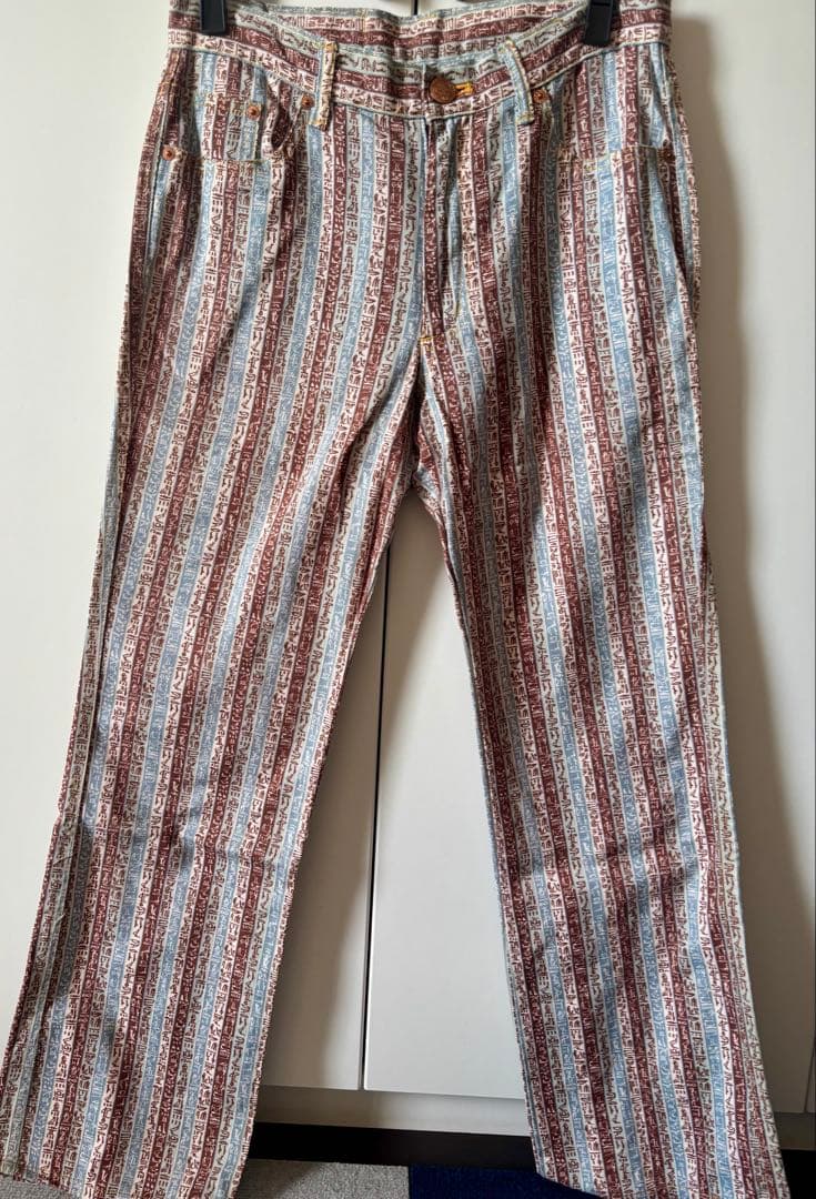珍品！ゴルチエ・ヒエログリフ柄ジーンズ