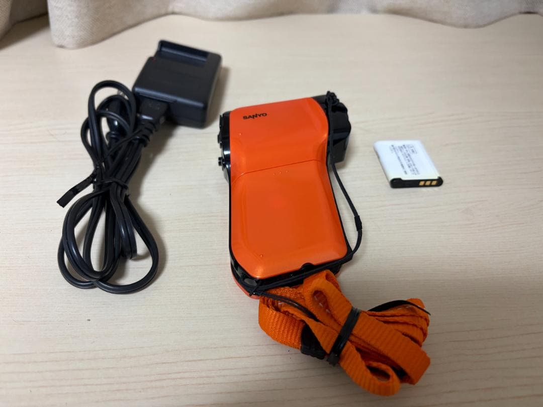 美品 SANYO サンヨー Xacti DMX-CG11 オレンジ 動作確認済み