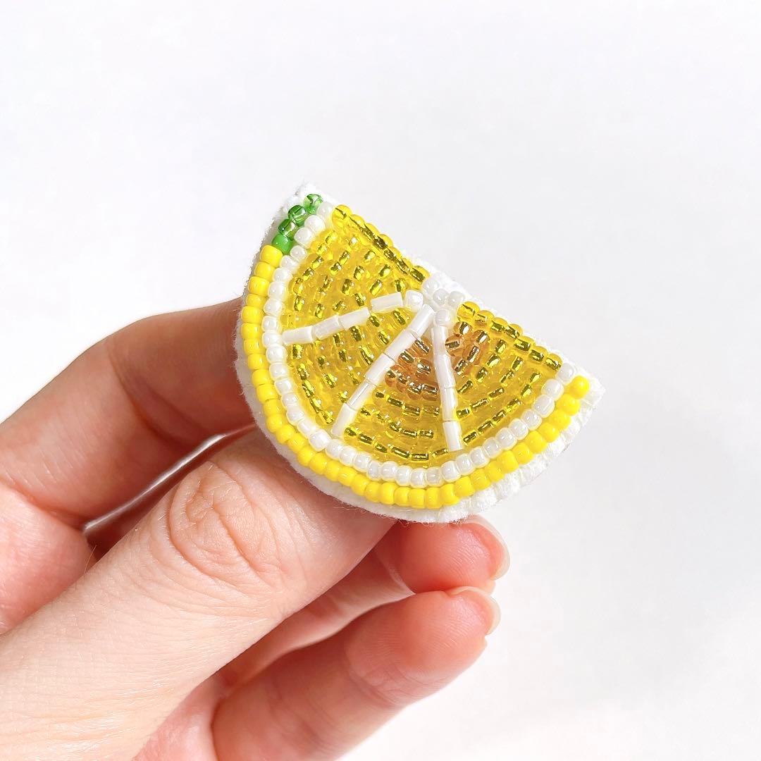 レモン ビーズ刺繍 ブローチ - メルカリ