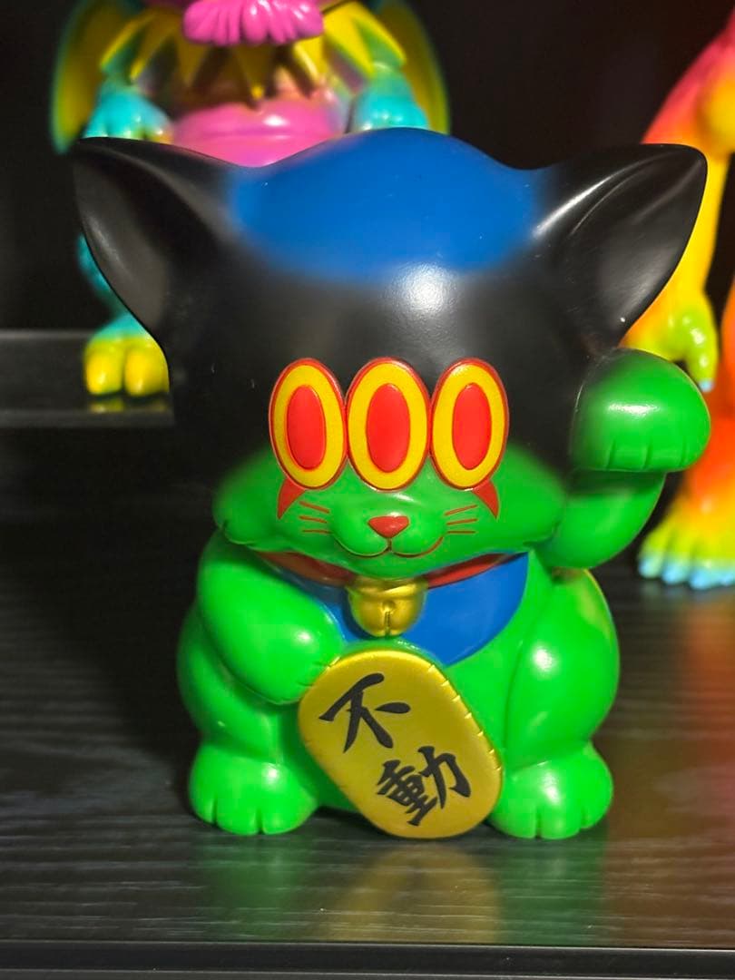 招きカームキャット デビルマン 蓄光 GID Ver. アートジャンキー