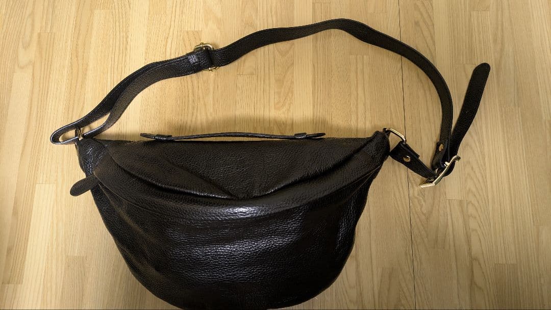 フレームワーク　オウレンティレザー ボディバッグ 黒