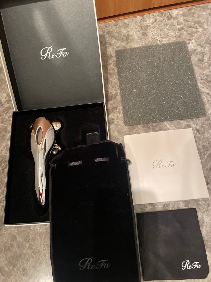 リファ/人気モデル/フォーカラット/美顔/美ボディ/箱、説明保証書、カード付き