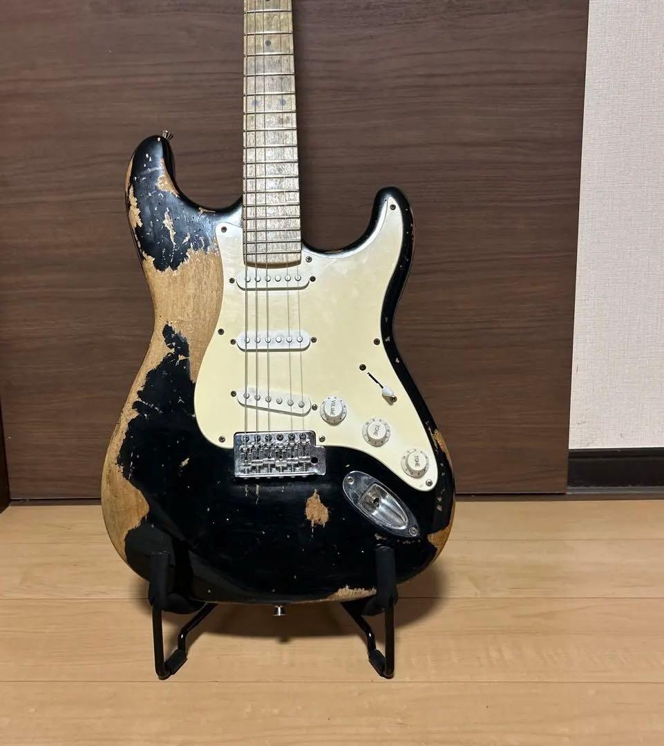 ストラトキャスター ブラック/ナチュラル