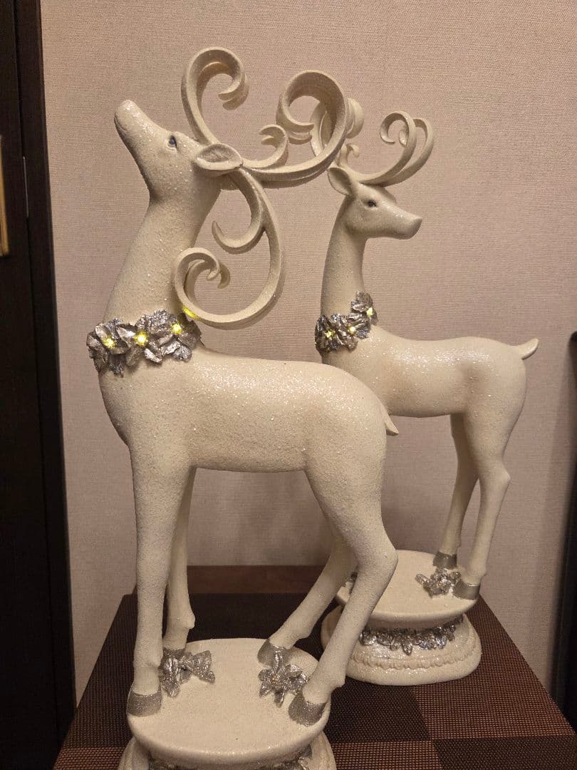 クリスマス　トナカイ ホワイト鹿の置物　2体　LEDライト付