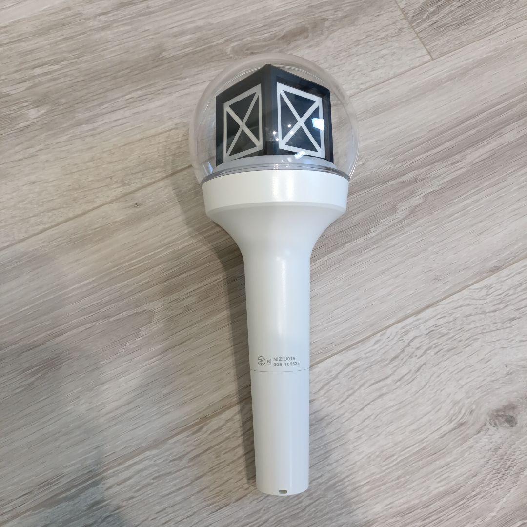 NiziU 公式ペンライト OFFICIAL LIGHT STICK - メルカリ