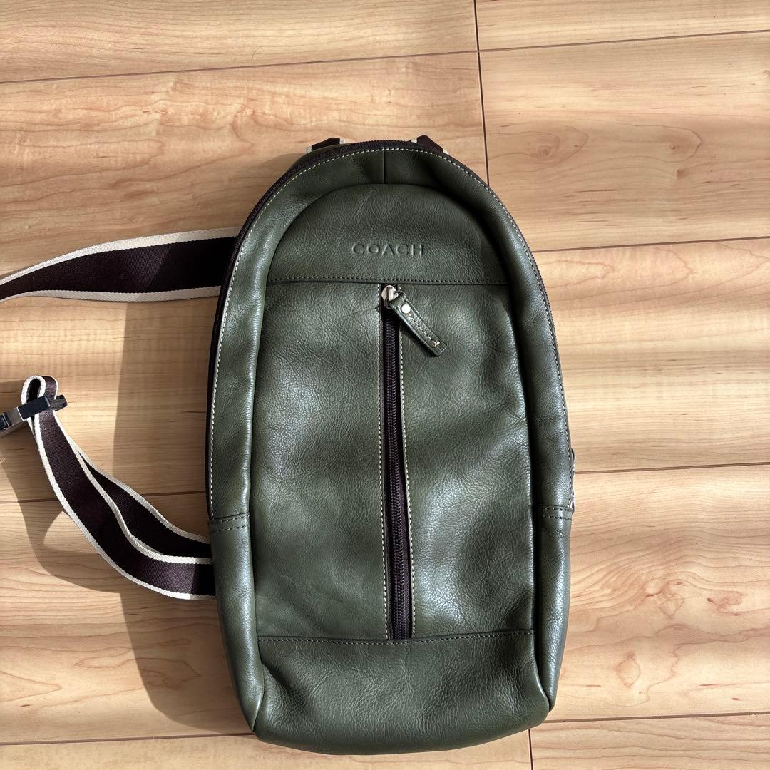 COACH オリーブグリーン スリングバッグ