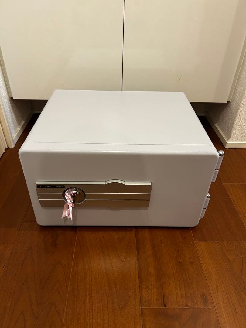 ダイヤモンドセーフ　鍵式耐火金庫　金庫　横幅44cm シルバー