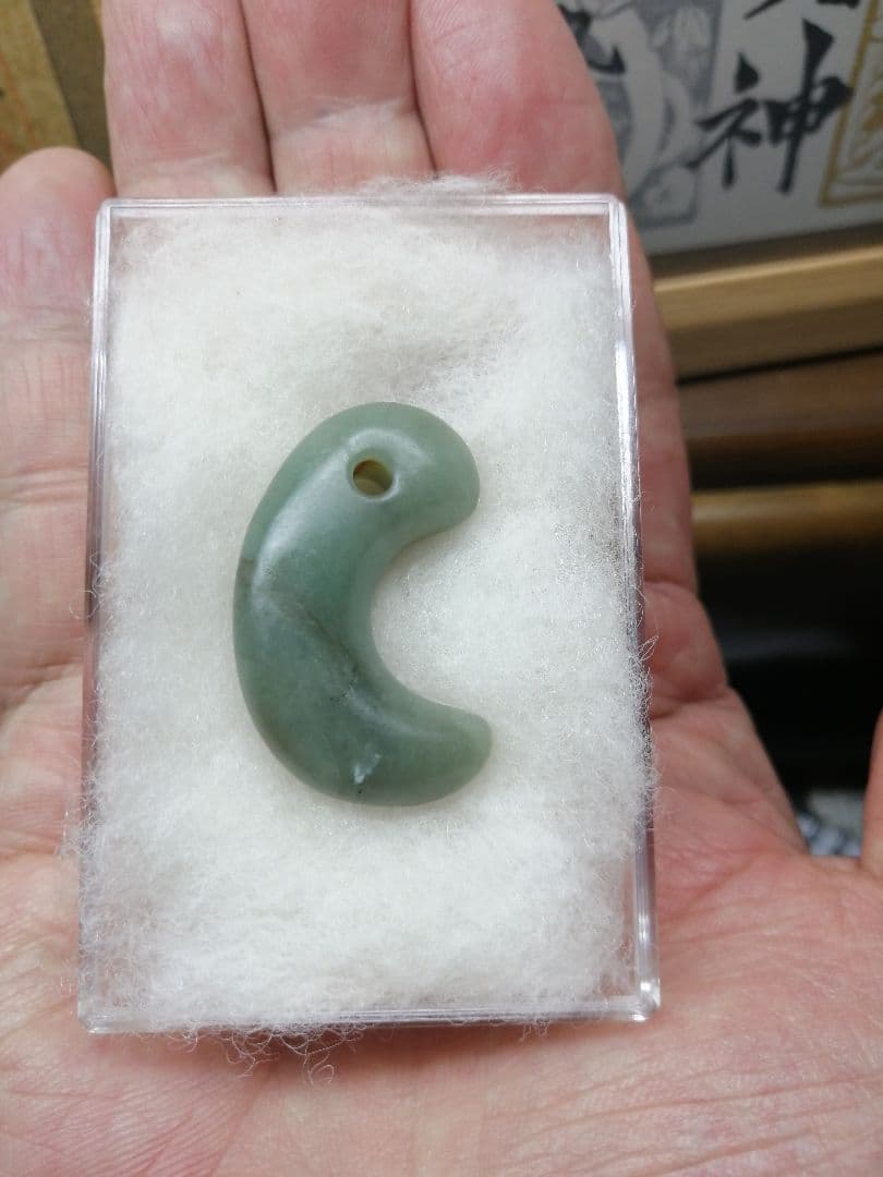 ☆古墳期『糸魚川翡翠勾玉』出土品。翡翠勾玉。3.6cm。かなり洗練され