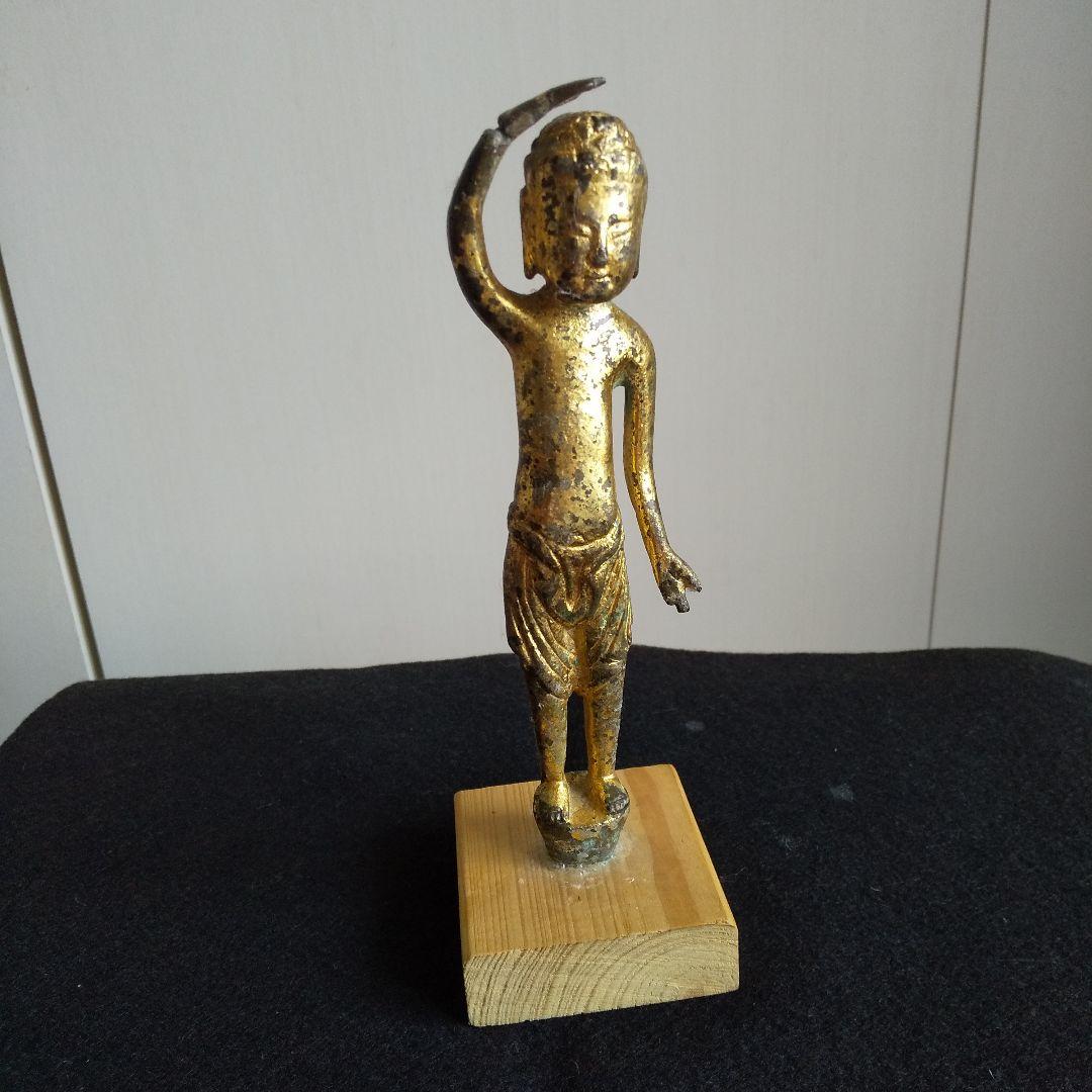 古代の金色の仏像