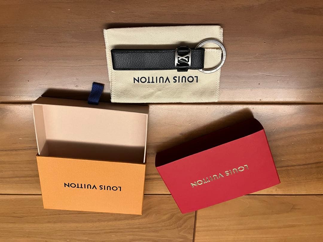 ルイ・ヴィトン　LOUIS VUITTON キーリング　黒 国内即発】ルイヴィトン 大人気 キーホルダー＊ギフトに最適 (Louis