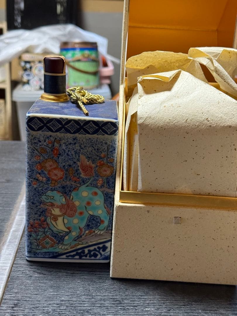 サントリー スペシャルボトルコレクション ウイスキー染錦吹墨狛犬草花文