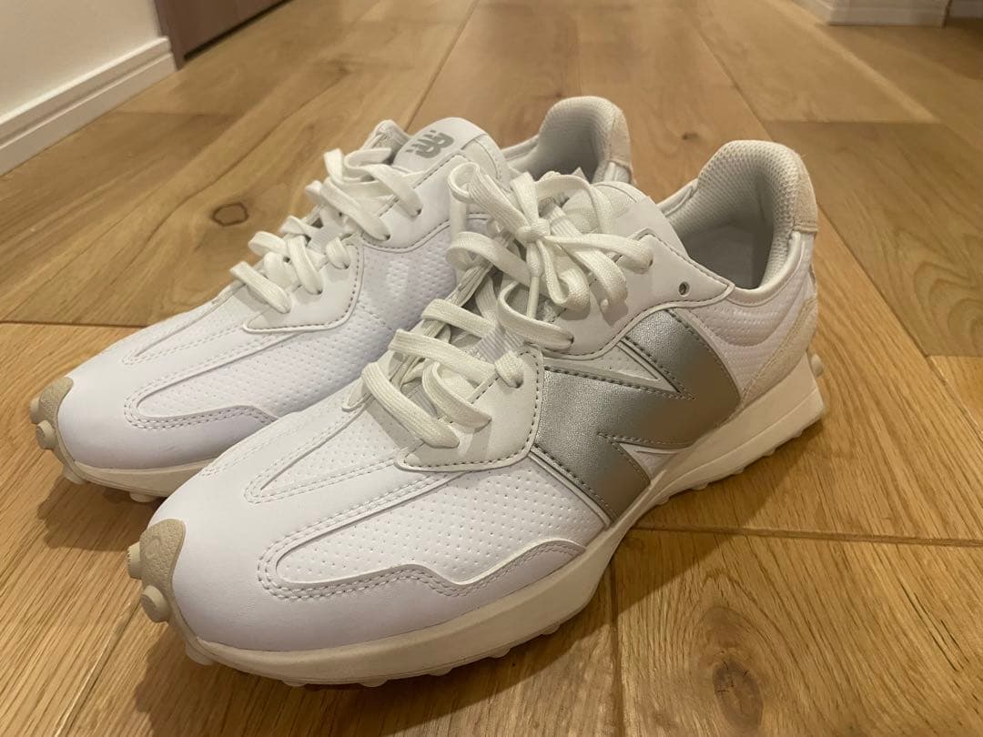 New Balance ホワイト/シルバー