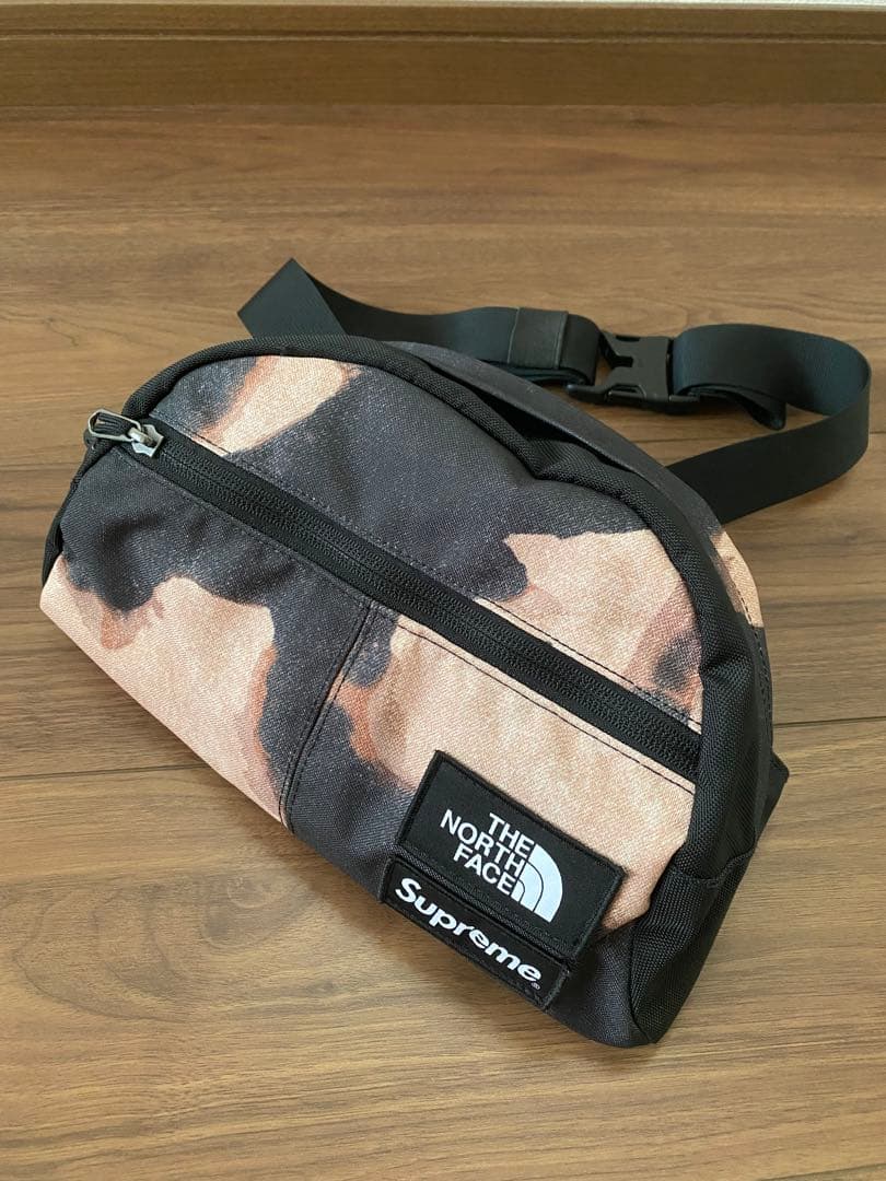 バッグ Supreme / The North Face Roo II \