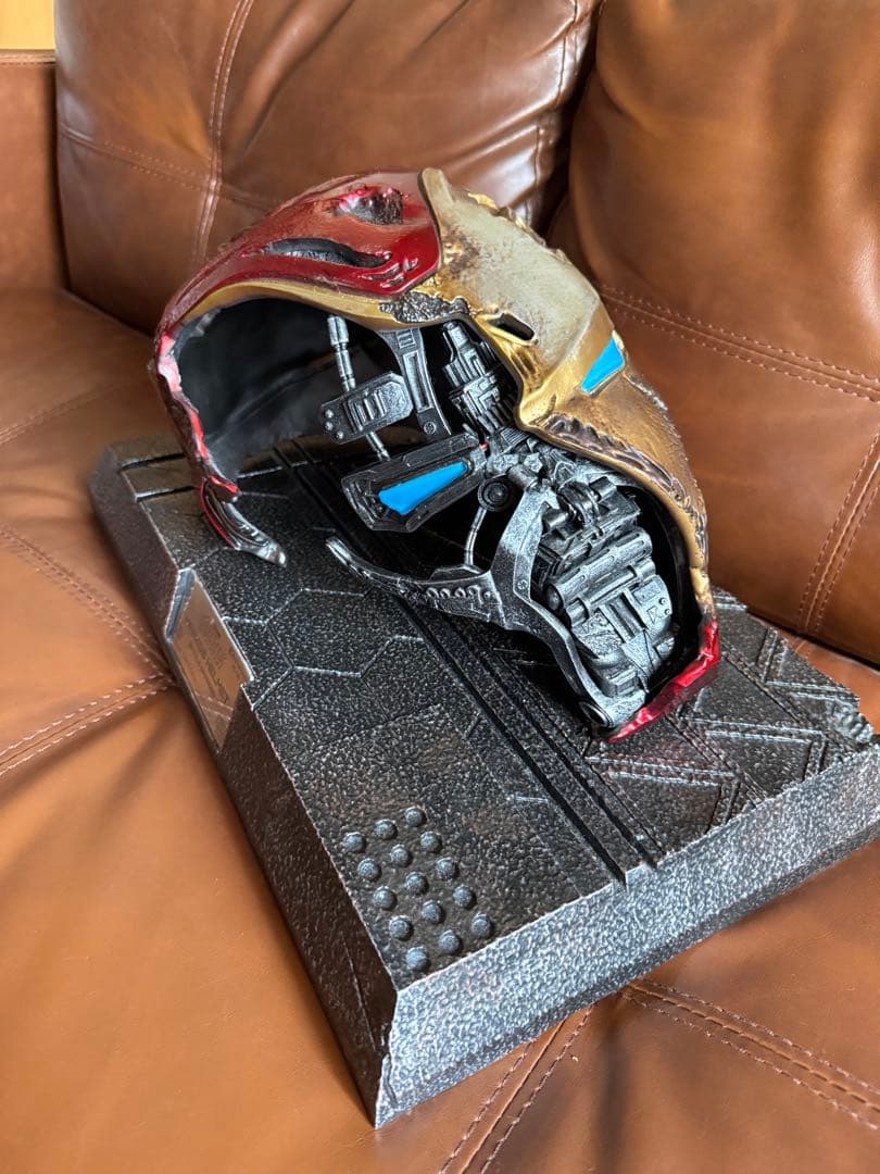 アベンジャーズ/エンドゲーム　アイアンマン　マーク50 バトルダメージヘルメット