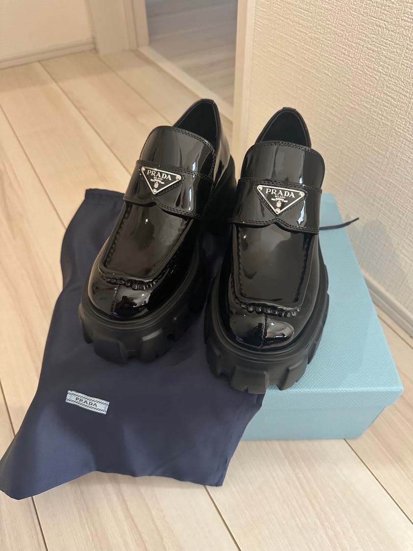 PRADAモノリスブラッシュドレザー36