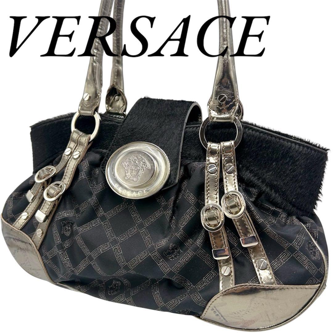VERSACE ハンドバック グレカ模様 メデューサモチーフ 総柄 ファー ヴェルサーチェ La Greca Signature モジュラーポーチ｜公式サイト