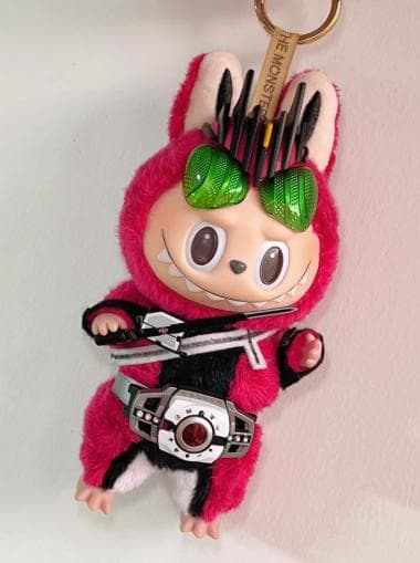 ポップマート ラブブ 改造 仮面ライダーディケイド フィギュア