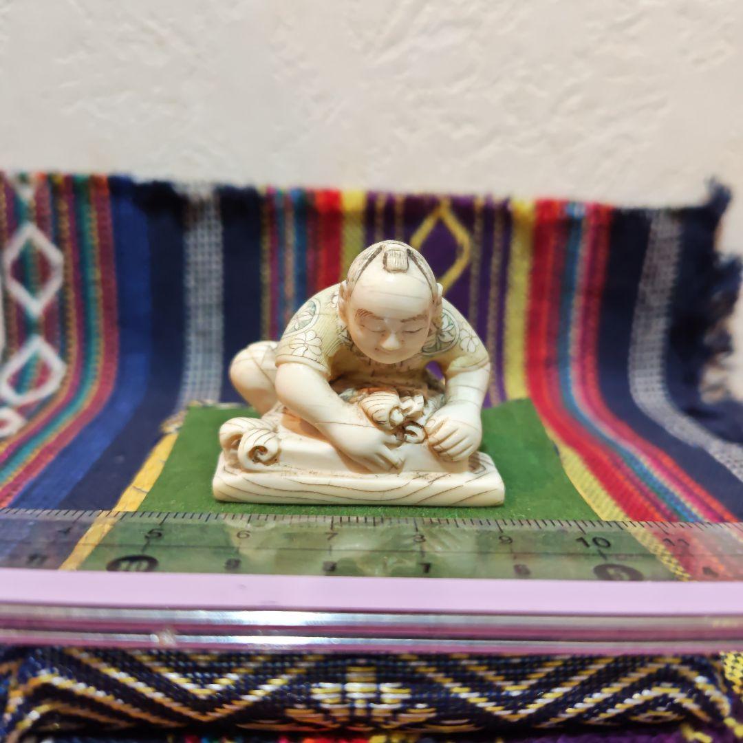 時代提物 彩色人物根付 天然素材 在銘【江戸の暮らし】高さ約4cm 重さ約28ｇ