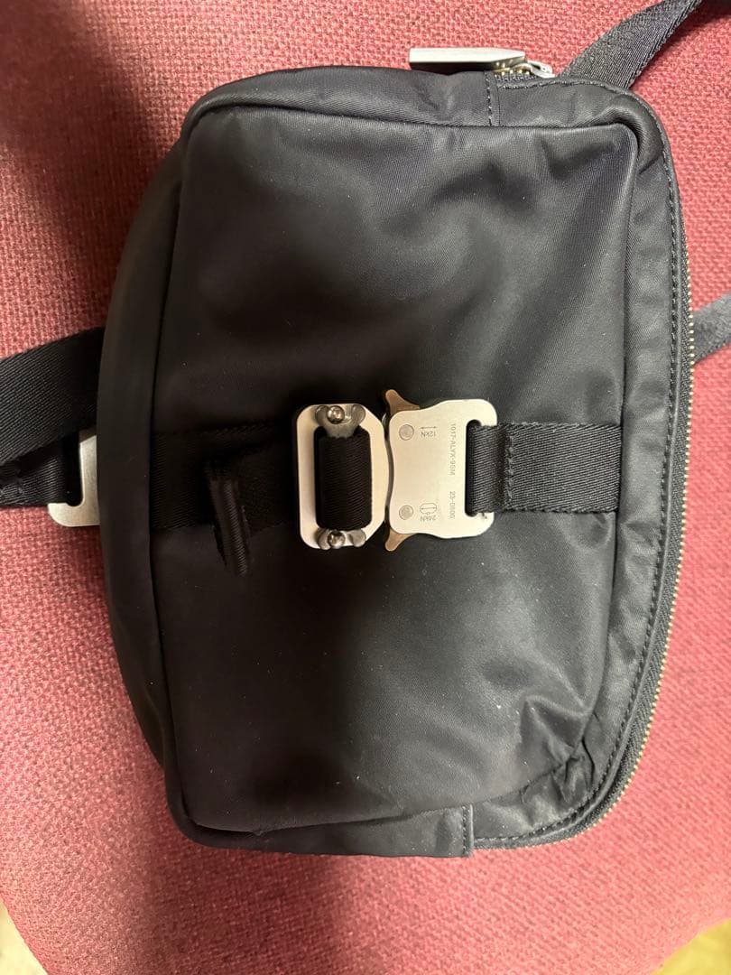 1017 ALYX 9SM ボディバッグ　化粧袋あり
