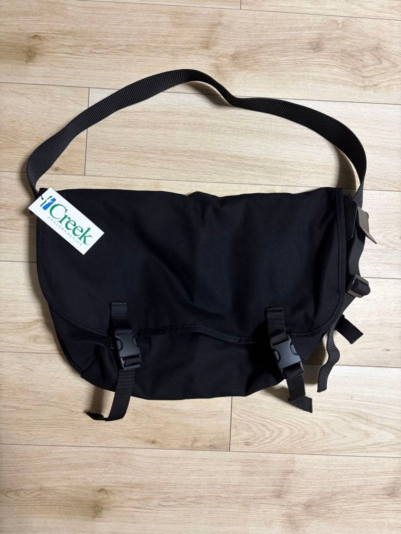 Creek ブラック メッセンジャーバッグ