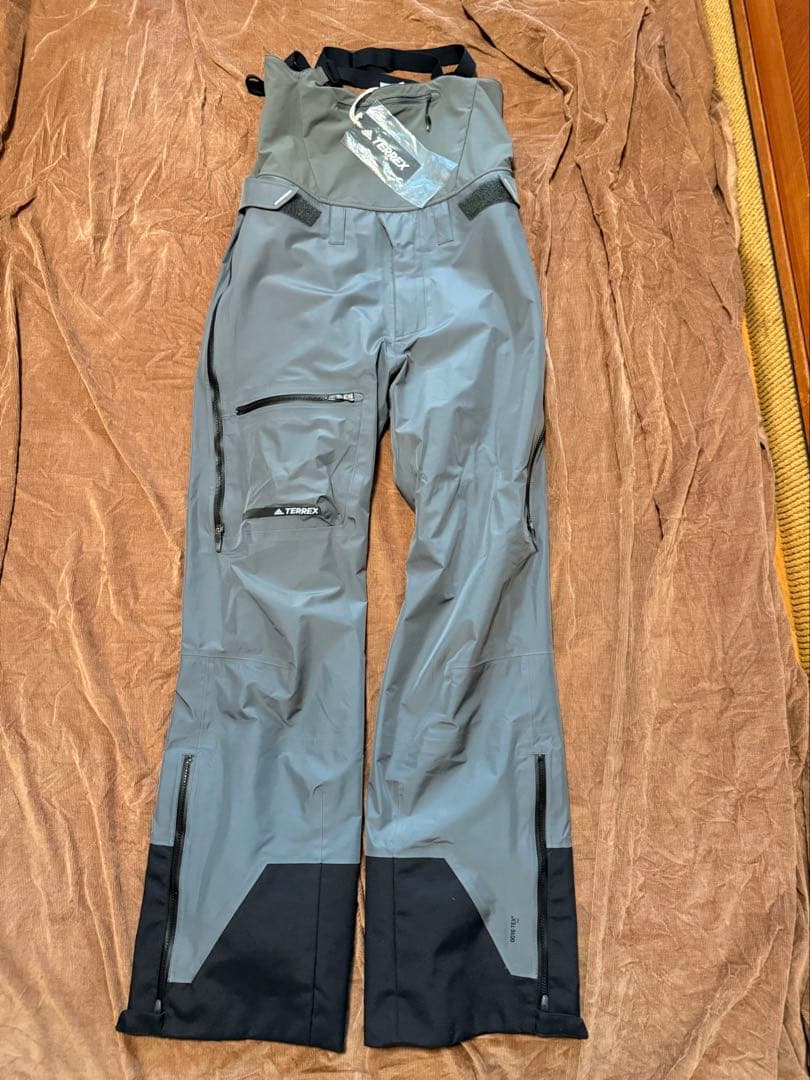 値下げ！adidas GORE-TEX ビブパンツ　スキーorスノーボードウェア
