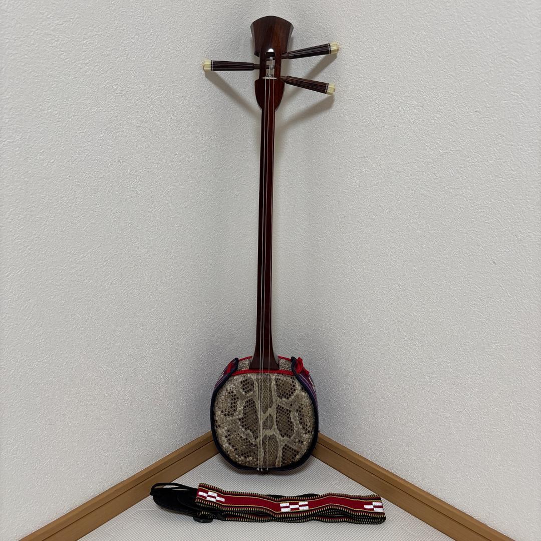 沖縄 三線 強化張り（皮面 ケバあり 棹芯 補修痕あり）