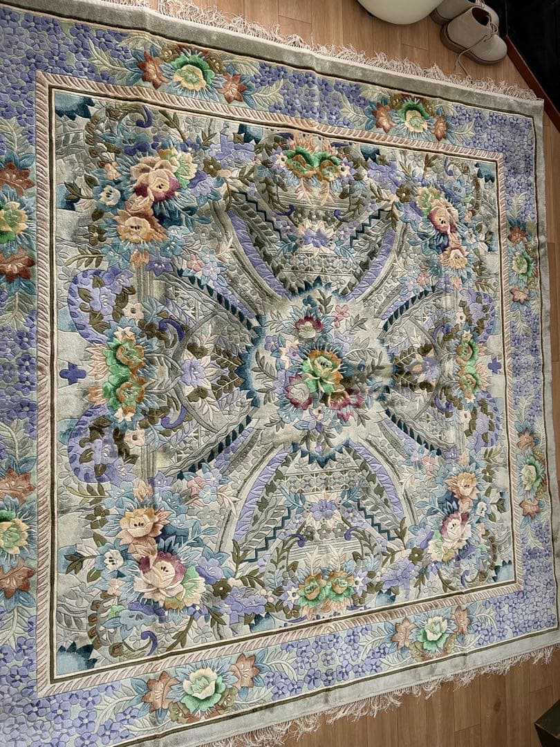 花柄刺繍ラグ 大きめ　中国製高級