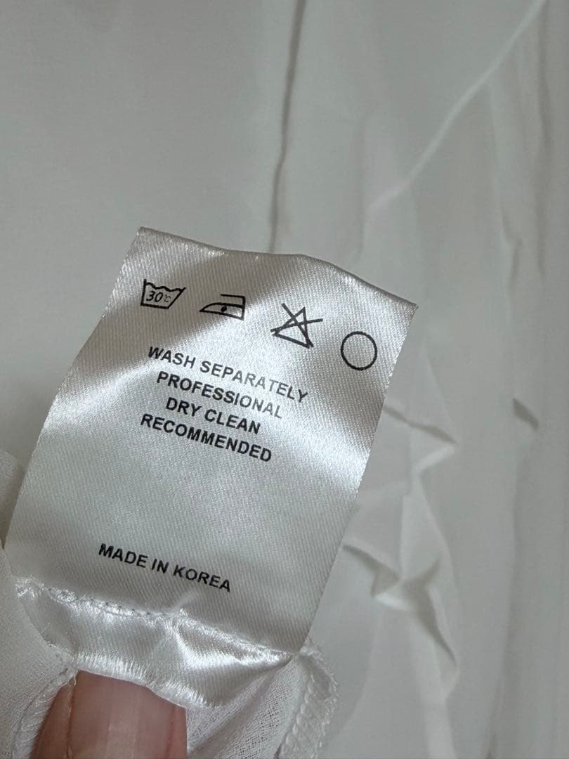 Blanc&Eclare Lucyホワイト フリル長袖ブラウス - メルカリ