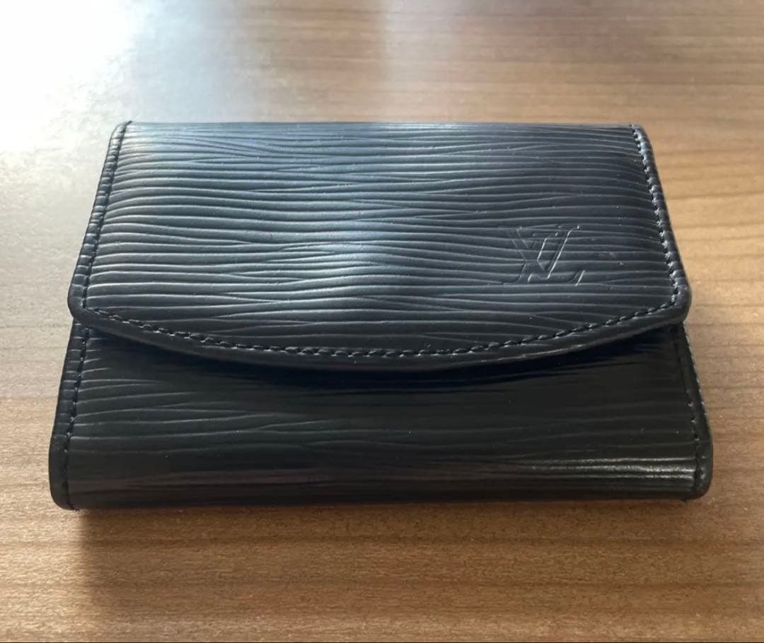 ルイヴィトン　ケース　ブラック　「LV」