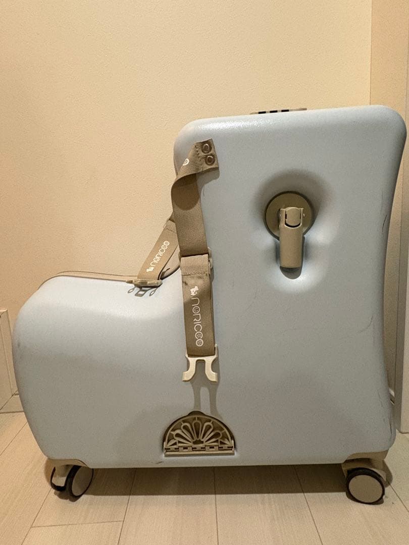 NORICCO ノリッコ 子どもが乗れるキャリーケース Mサイズ パステルブルー Amazon | [ノリッコ] NORICCO 折りたたみ機能+ストッパー付き 子供が