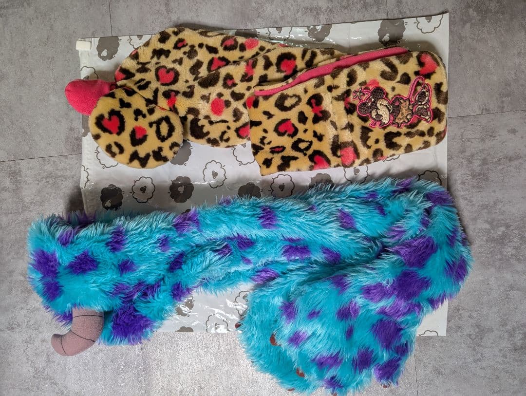 ミニーマウス ヒョウ柄マフラーキャップ、サリーマフラーキャップ 2点