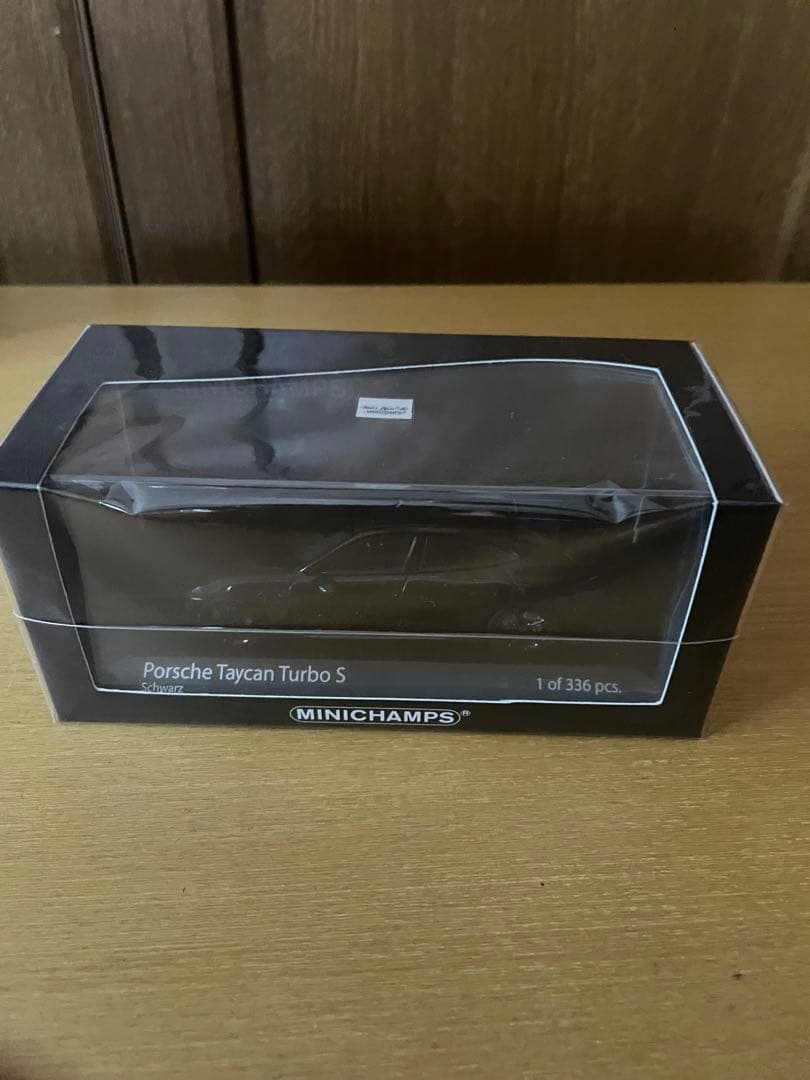 ミニカー MINICHAMPS Porsche Taycan Turbo S 1/43