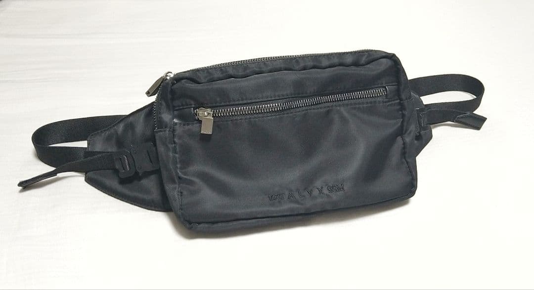 【美品】 1017 ALYX 9SM ボディバッグ ブラック ショルダーバッグ 1017 ALYX 9SM - 1017 ALYX 9SM Crossbody Bag | HBX