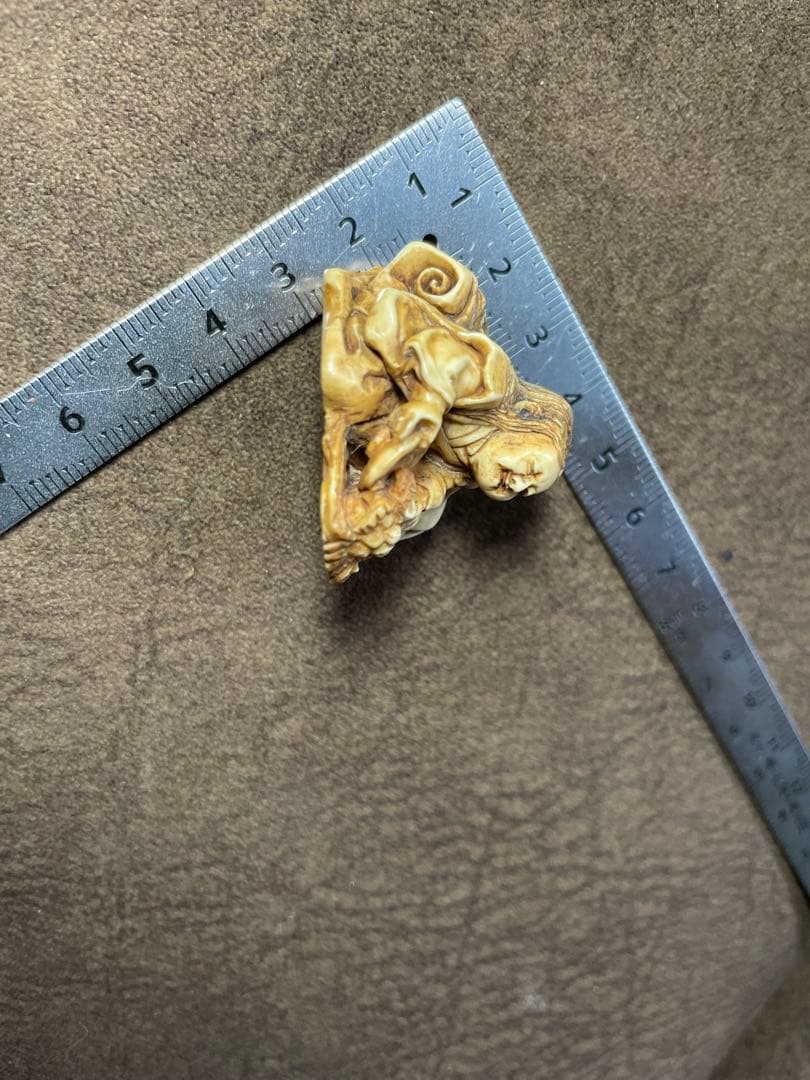 ⚫️アリーヒローズ さま専用⚫️ 根付 嫗（老女） 牙 骨 『光俊』銘有り