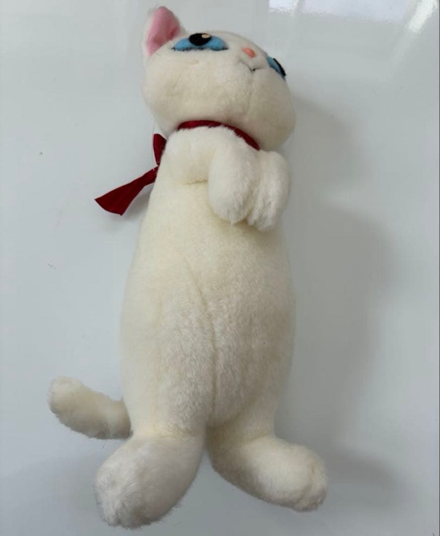 猫の恩返し　ぬいぐるみ　ユキちゃん　ジブリ ジブリ 猫の恩返し ユキ 白猫 ぬいぐるみ 金曜ロードショー - メルカリ