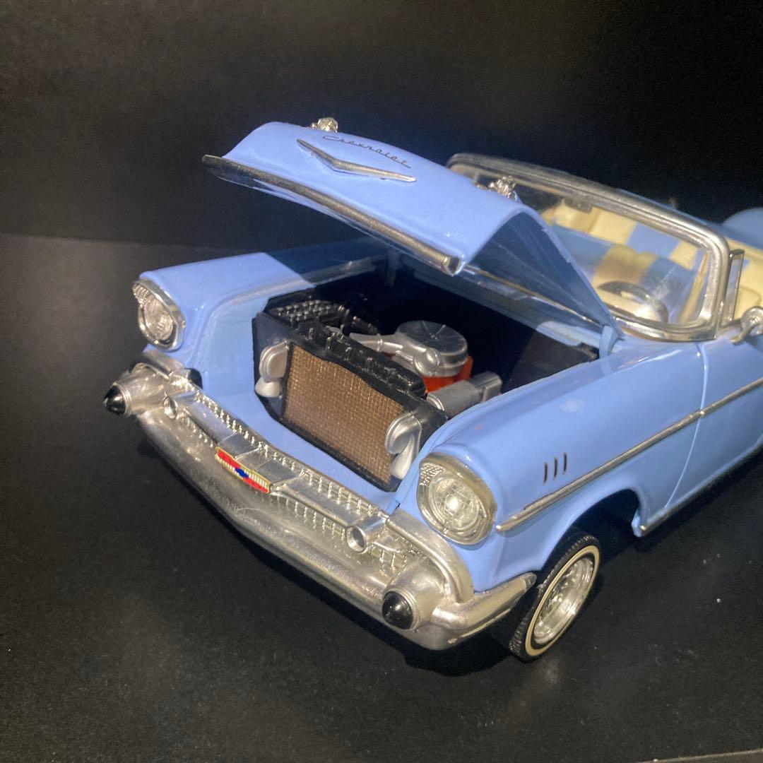 1957年シボレーベルエア コンバーチブル ローライダー カスタム 1/18