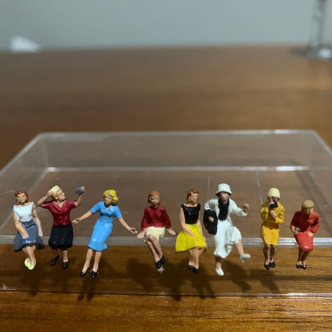 Preiser／プライザー □1/87 ミニチュア フィギュア 座ってる女性8人