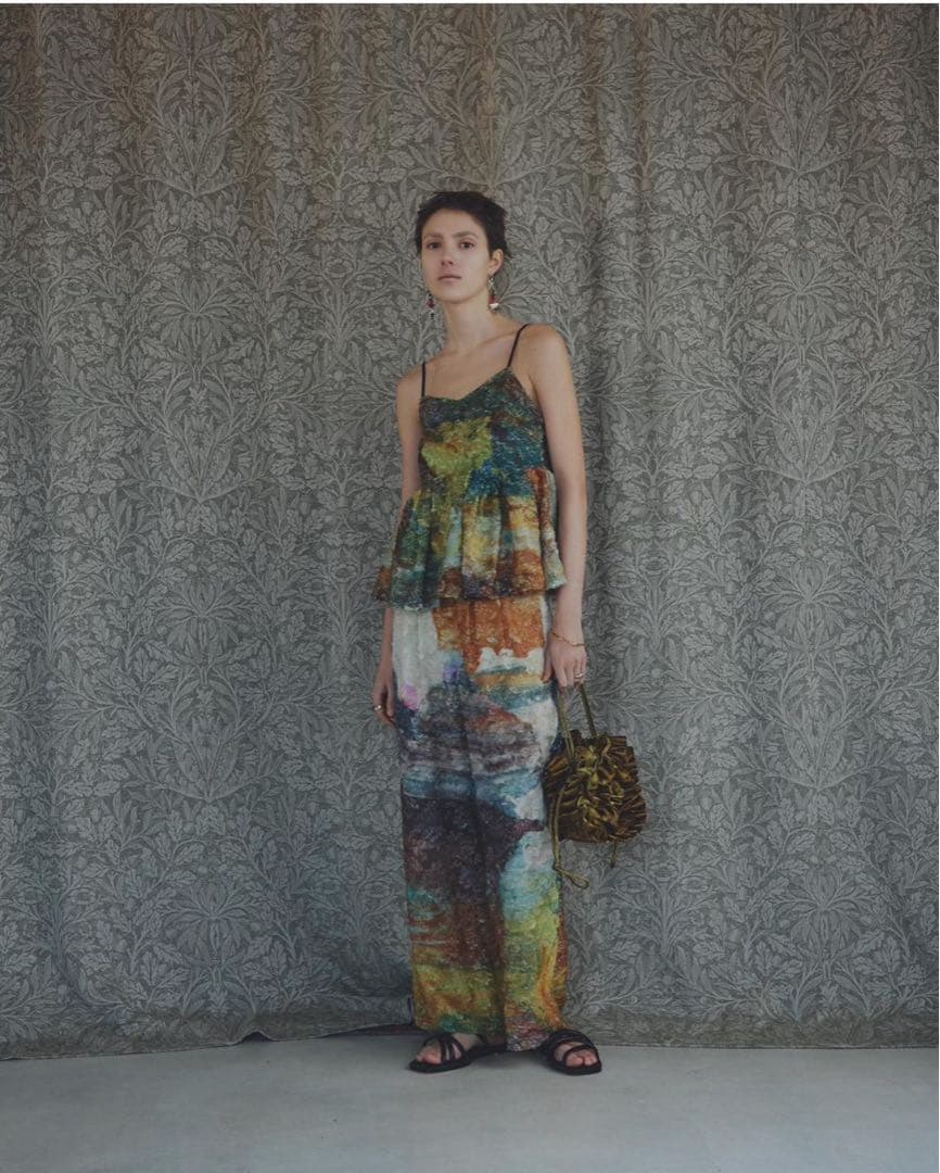 トップス MEDI RACHEL FLUFFY ART CAMISOLE Ameri（アメリ）の「MEDI RACHEL FLUFFY ART CAMISOLE（キャミソール