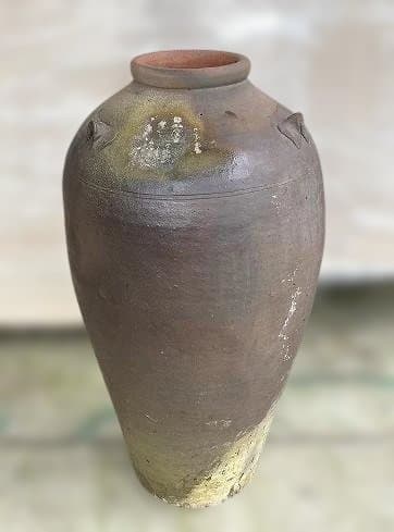 琉球焼の三耳締壷 大花瓶 高さ68cm 古民具 甕 壷屋焼 水瓶 やちむん 壷 琉球 胡差燒 三つ耳草花紋花瓶(140サイズ)｜Yahoo!フリマ