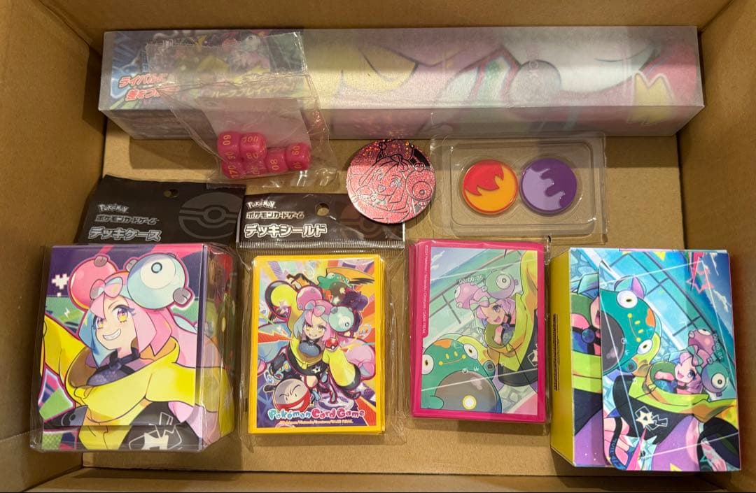 ポケカ 海外限定　ナンジャモ サプライ 　デッキシールド　プレイマット デッキシールド『ナンジャモ(ジムセット)』64枚入り【サプライ】{-}