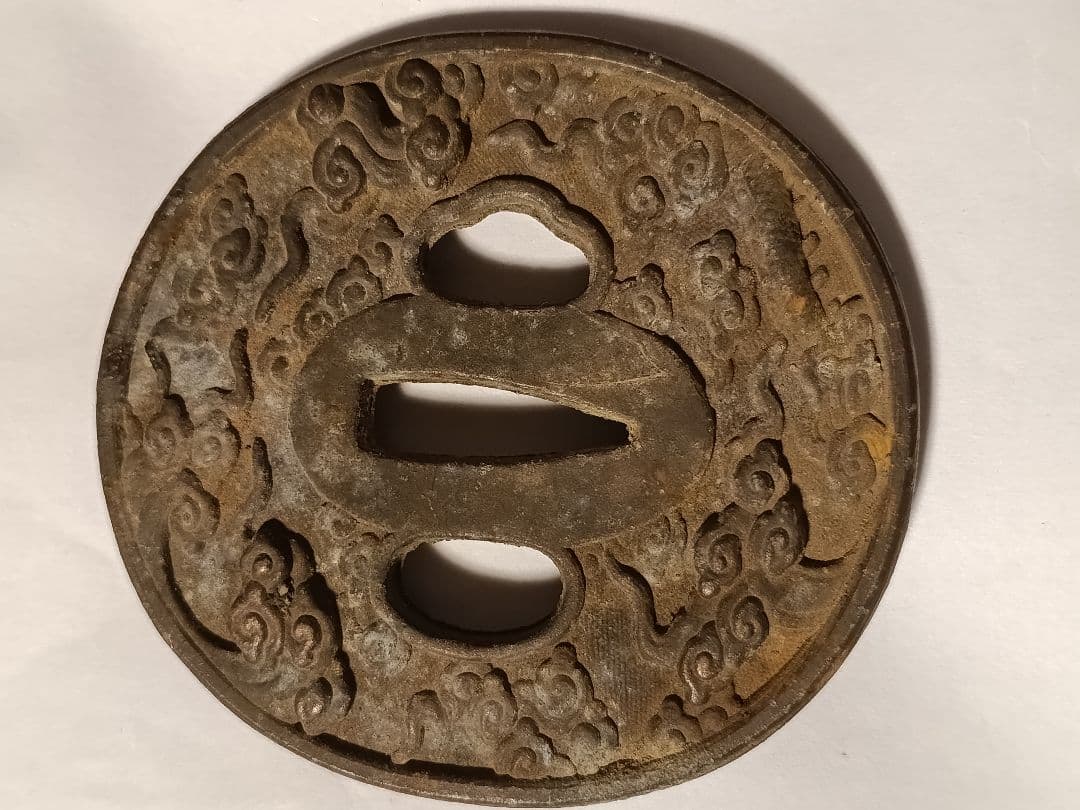 骨董】日本刀 鍔 雲龍図 ＆ 梅紋 文鎮 2点 刀装具 時代物 まとめ売り