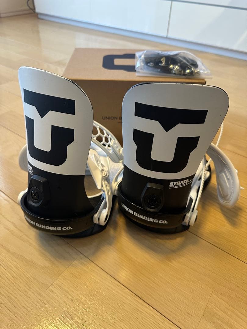 22-23 UNION STRATA ホワイト/ブラック　Mサイズ