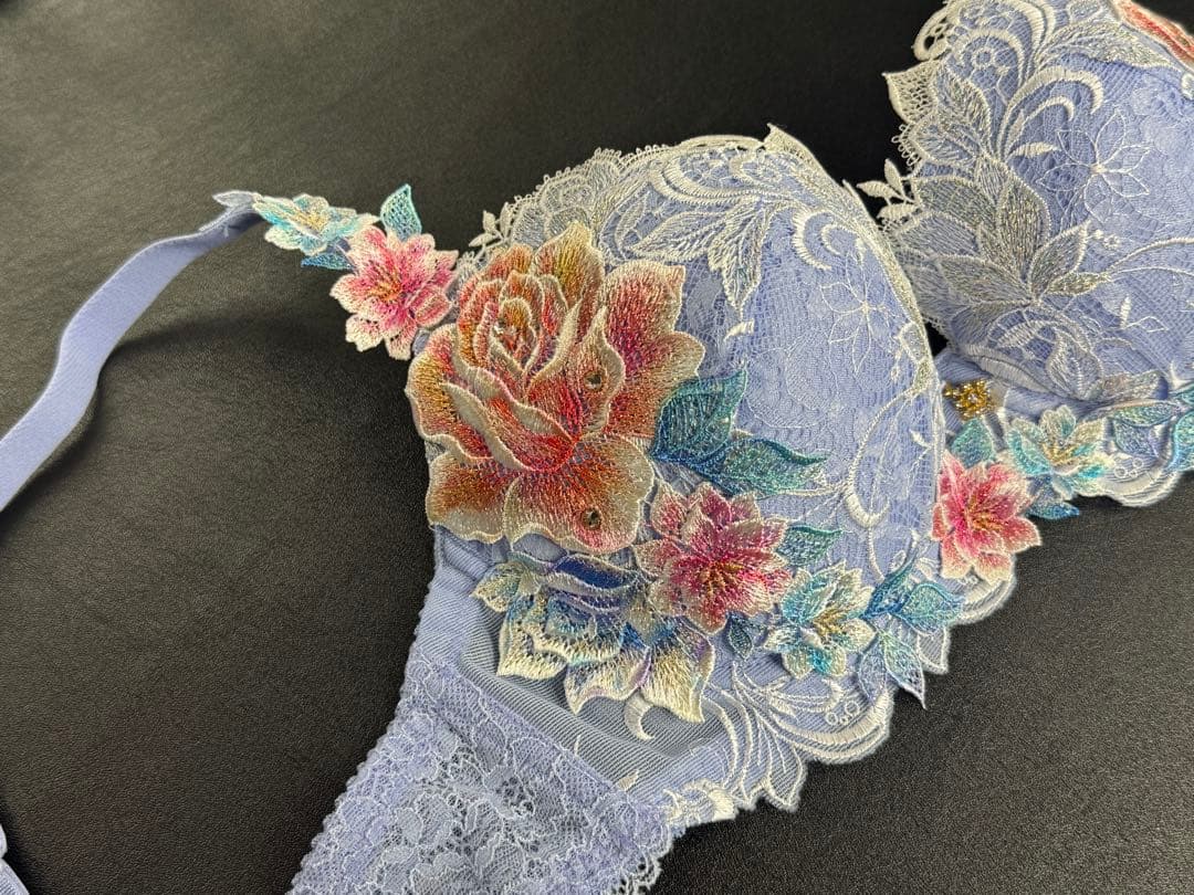 サルート 09グループ インドの花嫁 E70&ソングM PU 店舗限定 - メルカリ