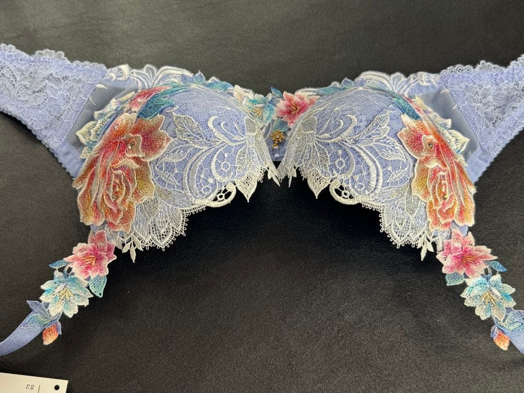 サルート 09グループ インドの花嫁 E70&ソングM PU 店舗限定 - メルカリ