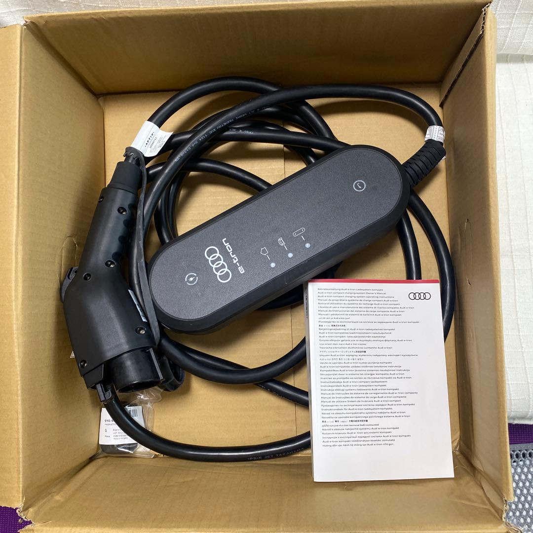 AUDI アウディ e-tron 充電ケーブル8KW普通充電器 - メルカリ