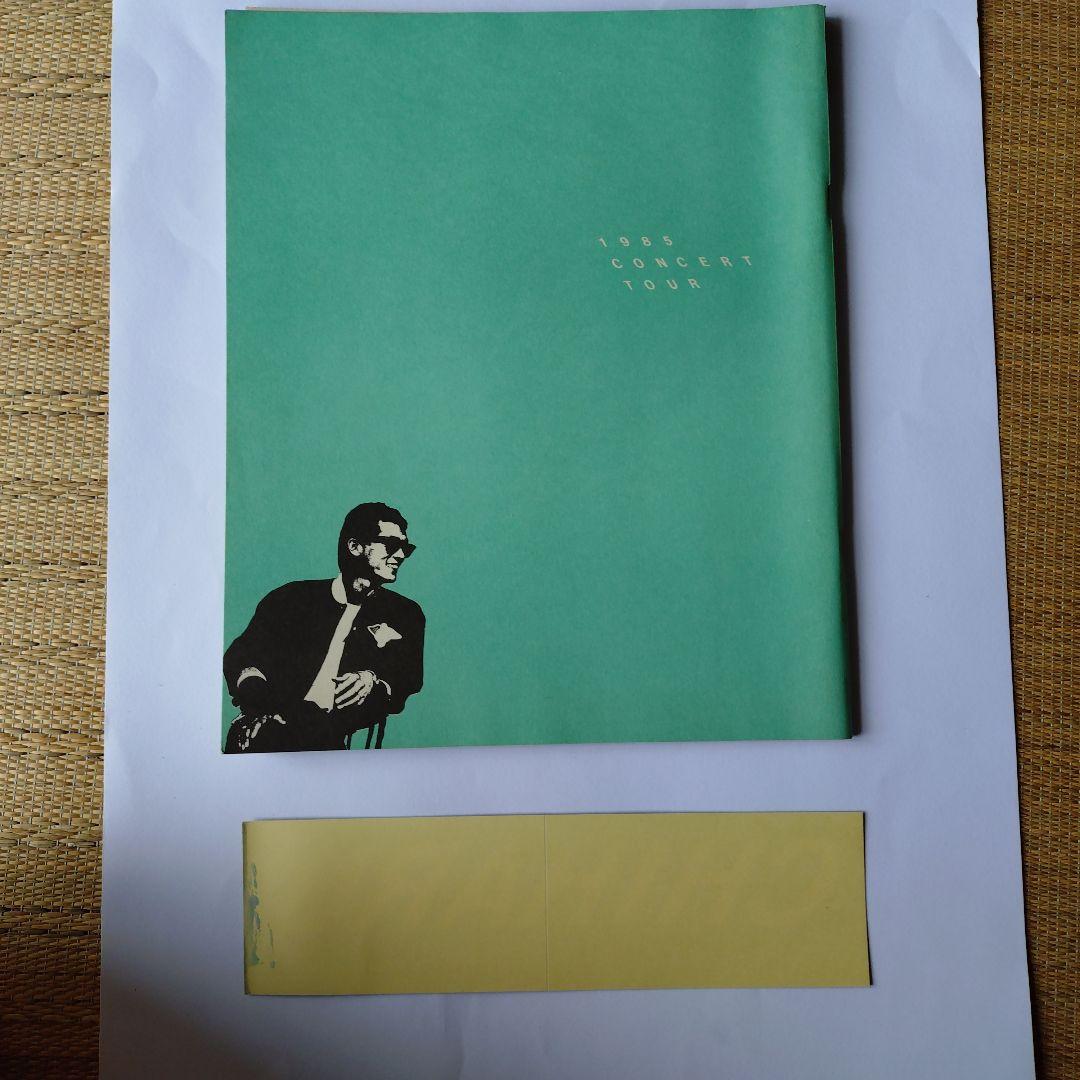 松山千春】1985コンサートツアーのパンフレット＋ステッカー - メルカリ