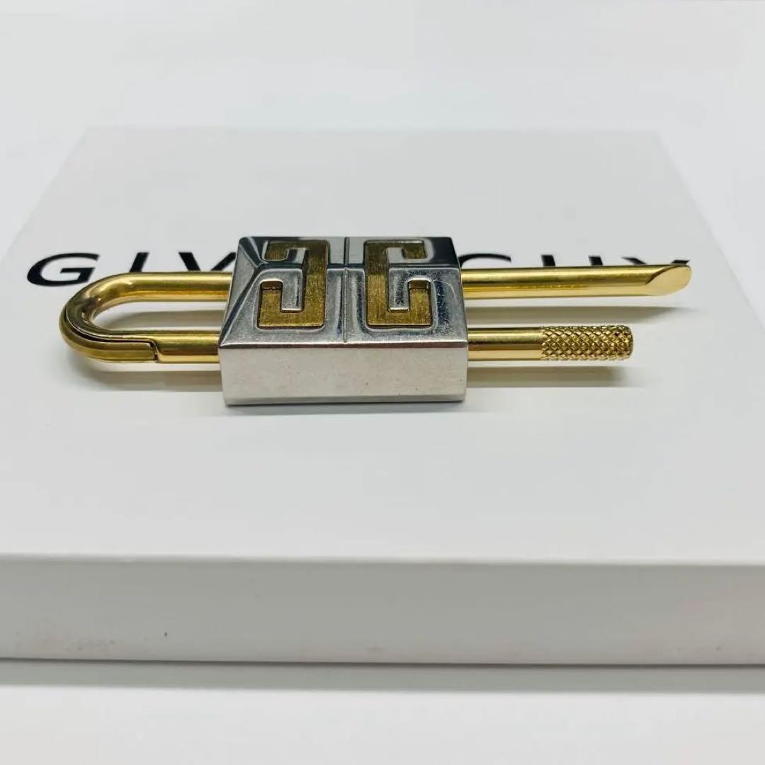 GIVENCHY ジバンシィ パドロック キーリング