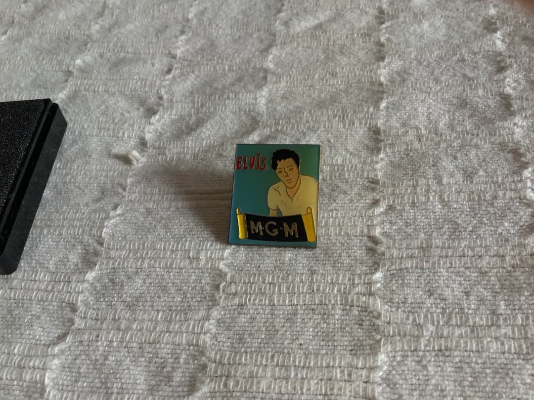 ELVIS MGM ピンバッジ　希少　エルビスプレスリー　ELVIS　ピンバッジ